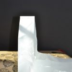 Sacs bretelles blanc plastique PEBD 50µ 4 formats : 26x45cm, 30x54cm, 40x68cm et XXL 50x85cm plastique ecolo recyclable composta