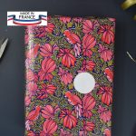 Papier cadeau PERROQUETS feuillage rouge et doré France Recyclable 70cm 50cm