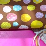 Feuilles papier cadeau Oeufs Multi Couleurs 70cm 100cm paques chocolat