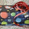 Papier cadeau Fusées Planètes bleu marine Enfants Jeunesse 70cm 100m