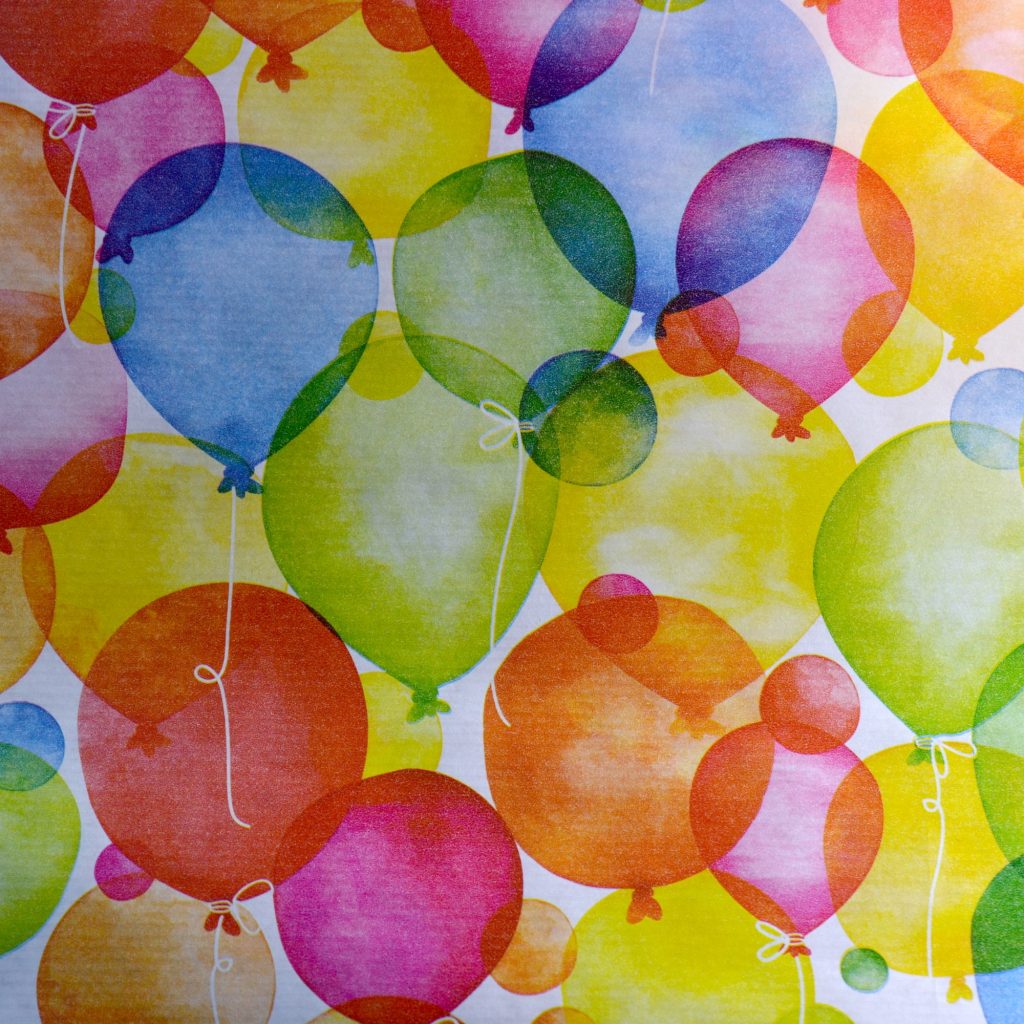 Rouleau / Bobine papier emballage cadeau kraft Ballons multi couleurs 70cmx100m kraft blanc Fabriqué en Europe du Nord Recyclable Pour les commerces et les boutiques