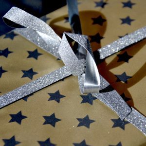 Rouleau / Bobine papier doré mat étoiles Noir 70cm Europe