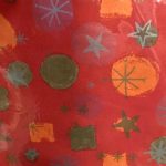 Papier Cadeau Noël Rouge orangé boules étoiles doré mat argent mat feuilles 70cm