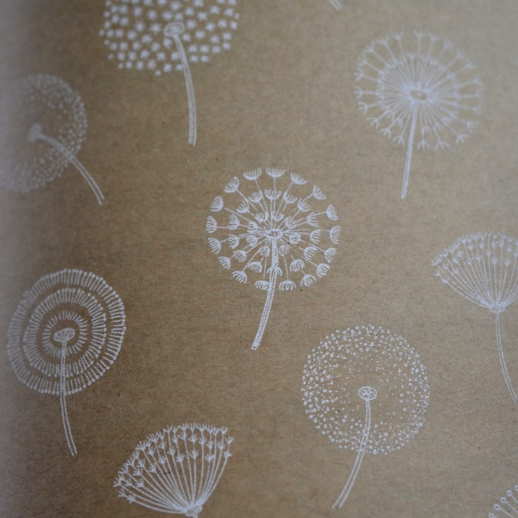 Rouleau / Bobine papier emballage cadeau kraft lisse pissenlits fleurs blanches 70cm Fabriqué en France recyclable compostable blanc mif 70cm