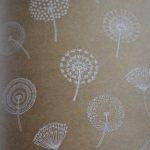 Rouleau / Bobine papier emballage cadeau kraft lisse pissenlits fleurs blanches 70cm Fabriqué en France recyclable compostable blanc mif 70cm