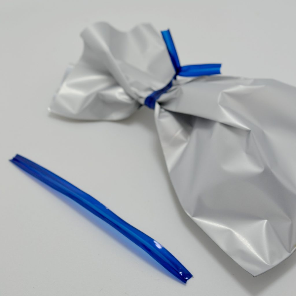 Liens Attaches pour fermer sachets confiserie, gateaux, bonbons etc. Doré Rouge Bleu Argent Cellotwist