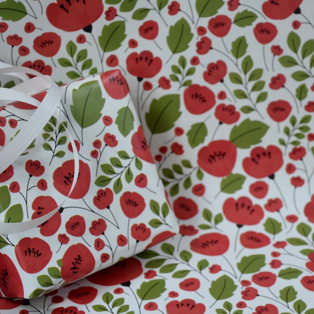 Rouleau de papier cadeau FSC recyclable 70cm 50m Coquelicots